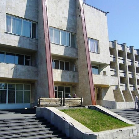 Hotel Profspilkovyi Lutsʼk Dış mekan fotoğraf
