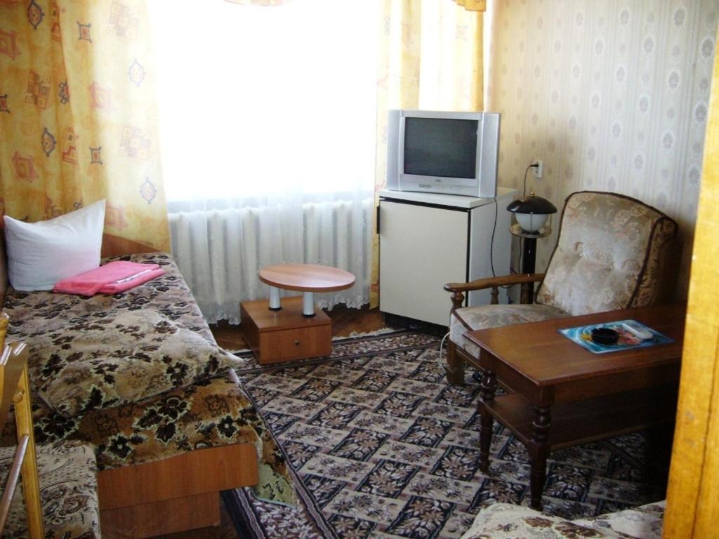 Hotel Profspilkovyi Lutsʼk Dış mekan fotoğraf
