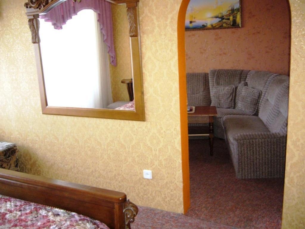 Hotel Profspilkovyi Lutsʼk Dış mekan fotoğraf