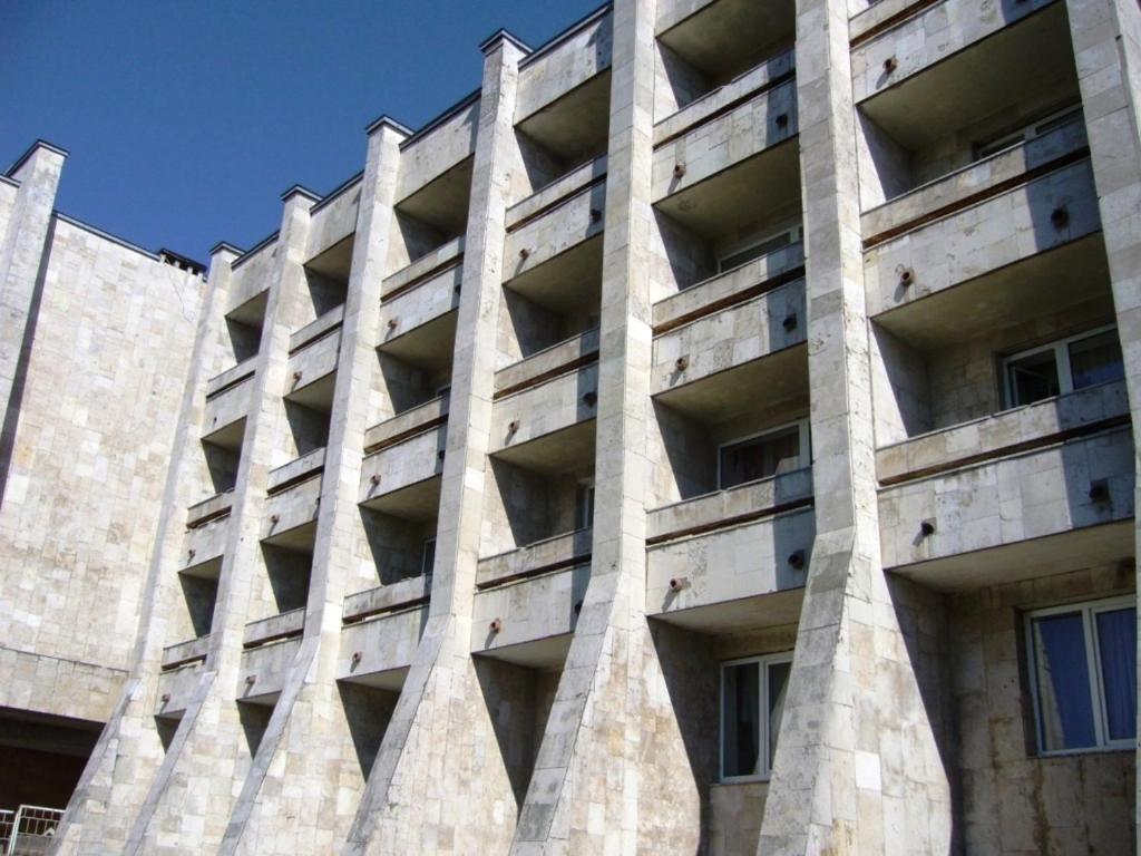 Hotel Profspilkovyi Lutsʼk Dış mekan fotoğraf