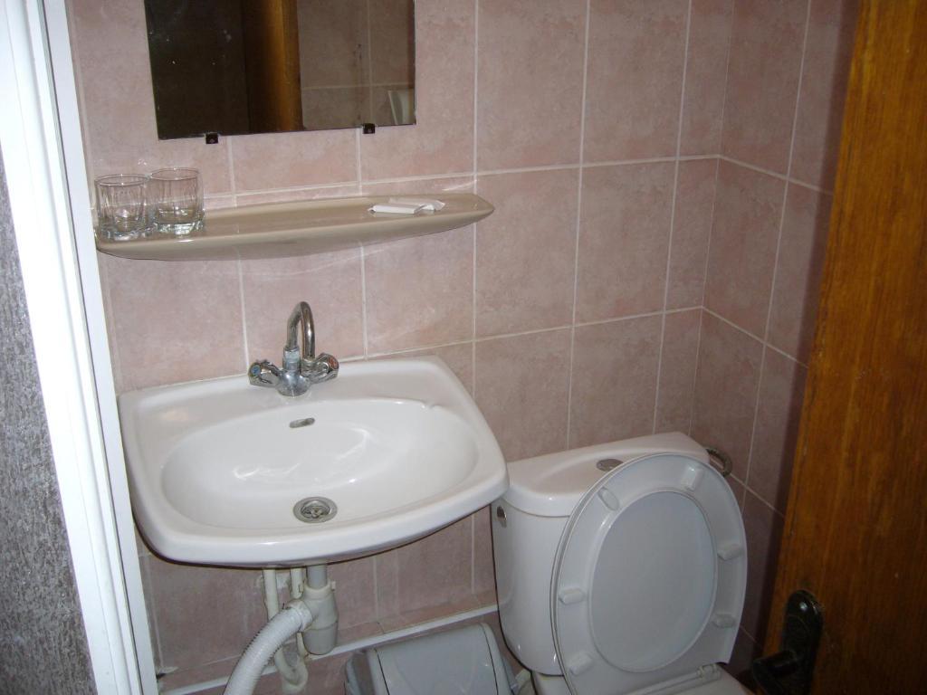 Hotel Profspilkovyi Lutsʼk Oda fotoğraf