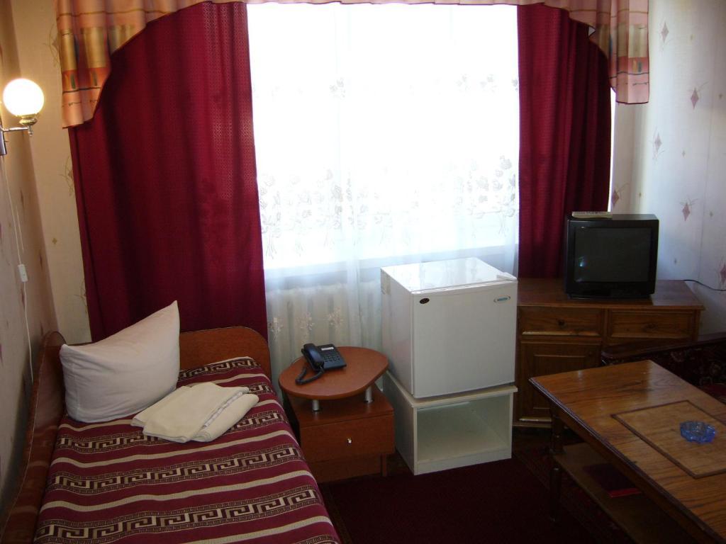 Hotel Profspilkovyi Lutsʼk Oda fotoğraf