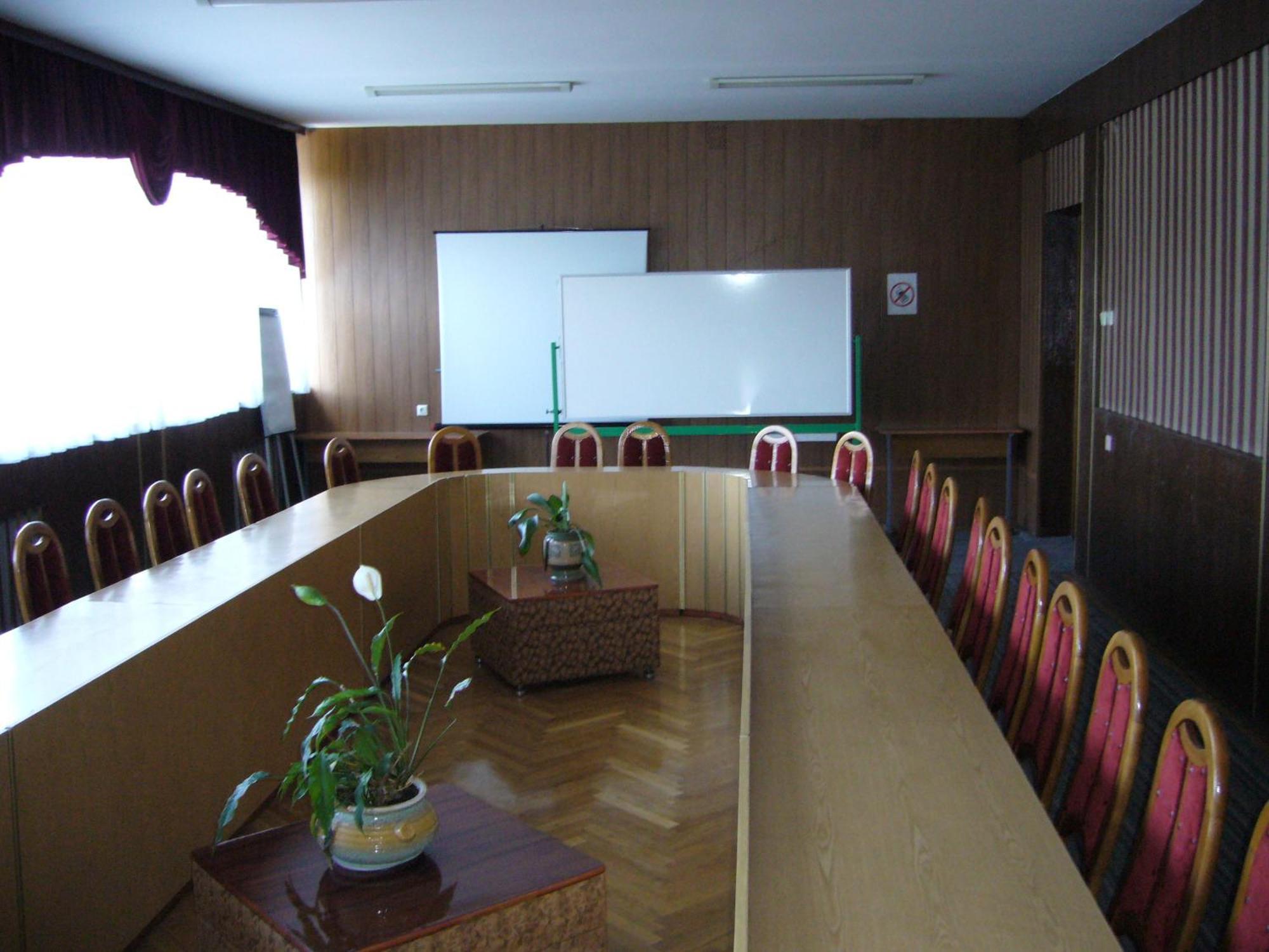 Hotel Profspilkovyi Lutsʼk Dış mekan fotoğraf