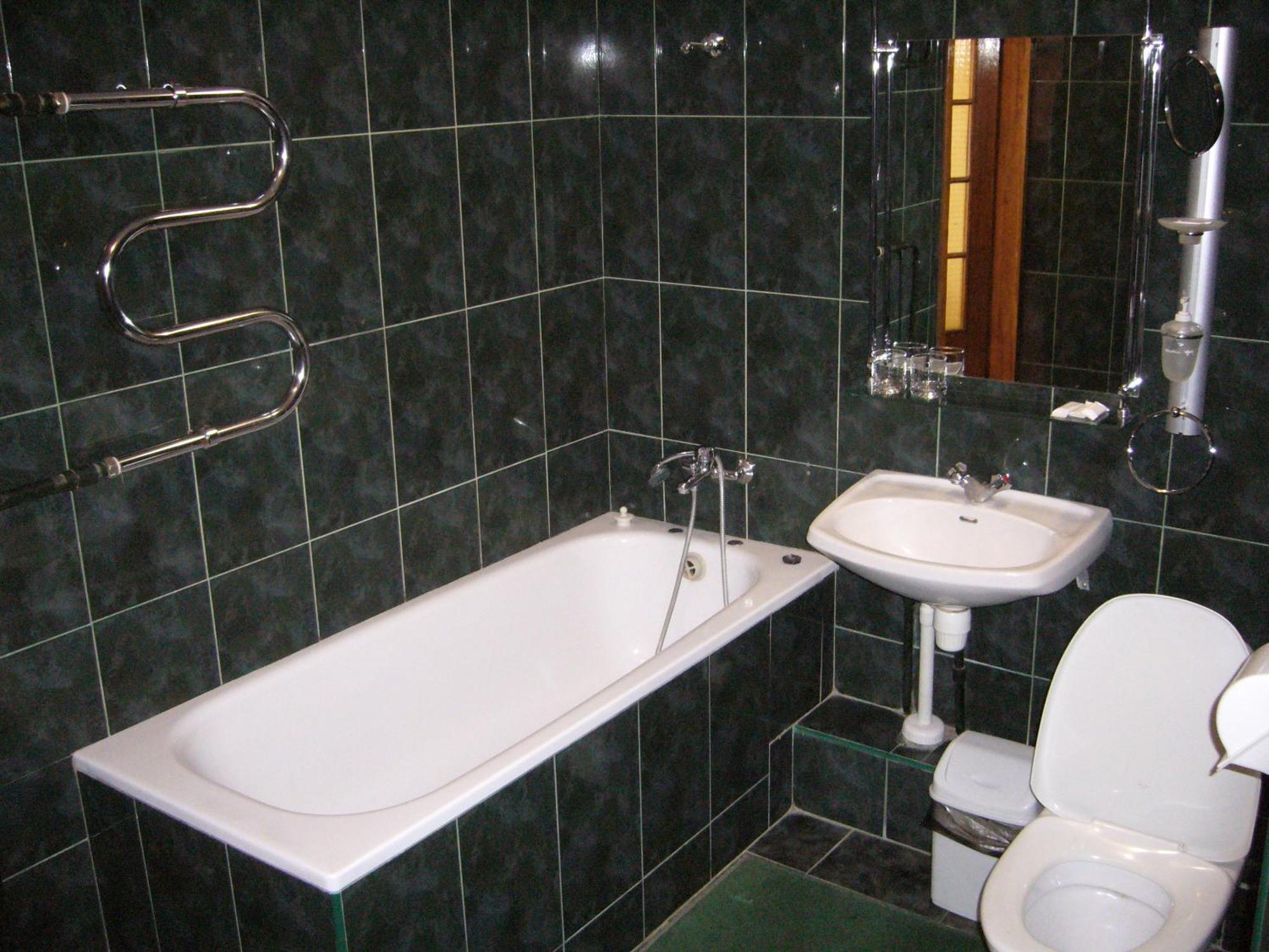 Hotel Profspilkovyi Lutsʼk Dış mekan fotoğraf