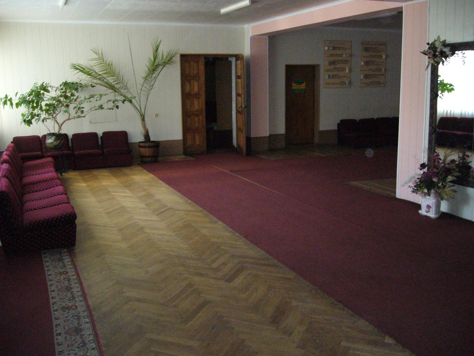 Hotel Profspilkovyi Lutsʼk Dış mekan fotoğraf