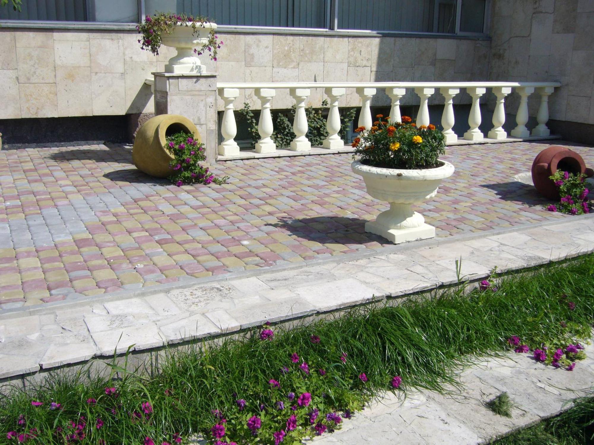Hotel Profspilkovyi Lutsʼk Dış mekan fotoğraf